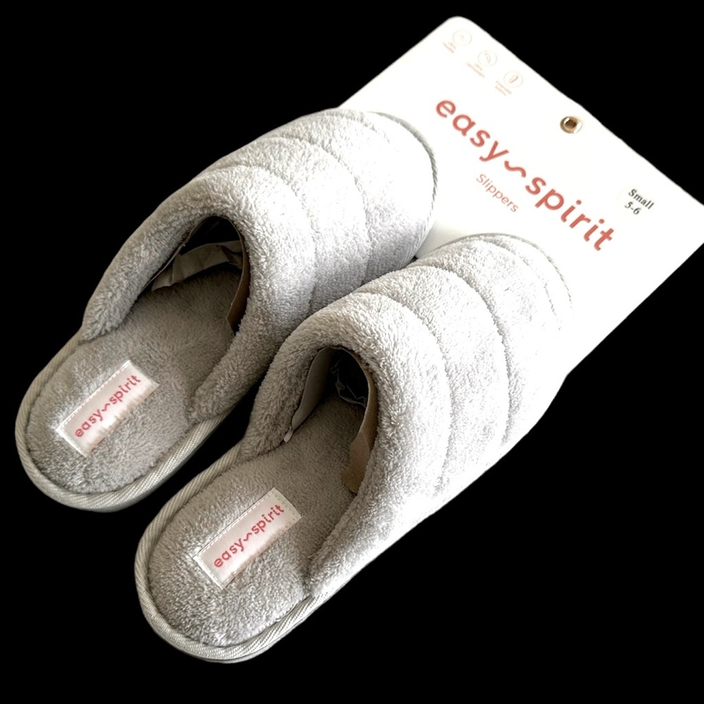 Easy Spirit Women’s Slippers Light Gray Size Small NEW WITH TAGS